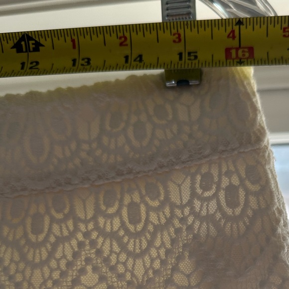 Anthropologie Elevenses Lace Scalloped Cutout Crochet White Shorts size 8 NWT - Picture 10 of 16